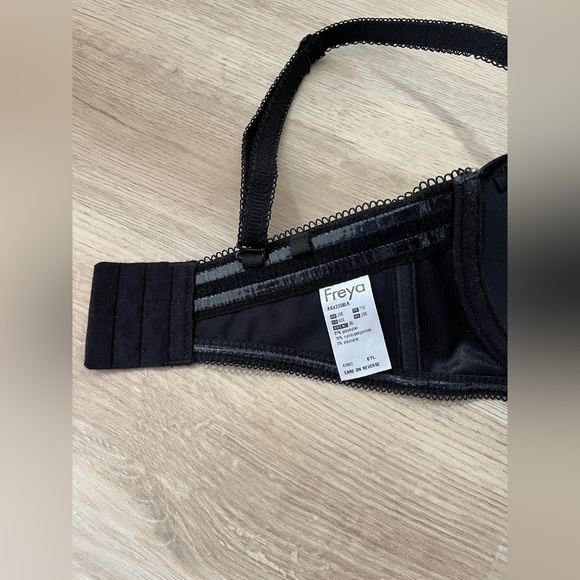 Freya Deco 28E Black Strapless Convertible Moulded Cup Bra - Picture 11 of 11